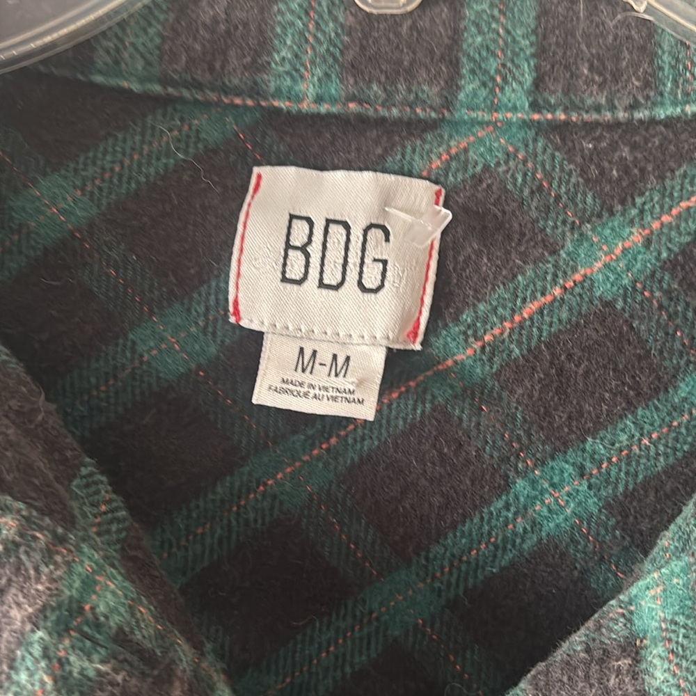 BDG Green and Black Plaid Cropped Shirt - Picture 7 of 10